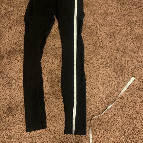 Size 4 Lulu Lemon full length leggings EUC BLK WITH MESH LEG INSERTS 2 pockets😀 - Picture 7 of 10